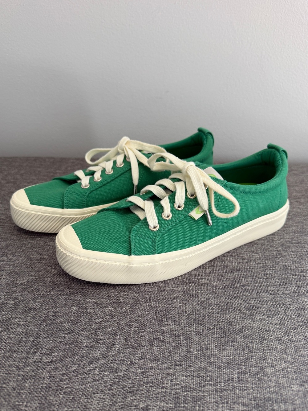 Cariuma Green White OCA Low Top Canvas Sneakers 8.5 Cork Insoles Unisex Colorful
